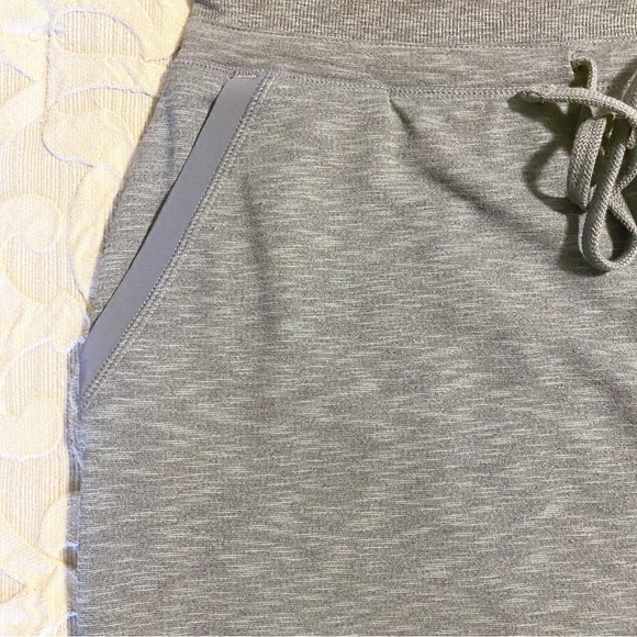 ATHLETA Dark Gray Marled Mini-Skirt with Pockets Size Medium - Picture 7 of 8